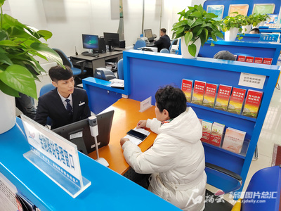 助力自貿(mào)試驗(yàn)區(qū)發(fā)展，烏魯木齊片區(qū)金融服務(wù)中心揭牌，提供貿(mào)易咨詢(xún)服務(wù)